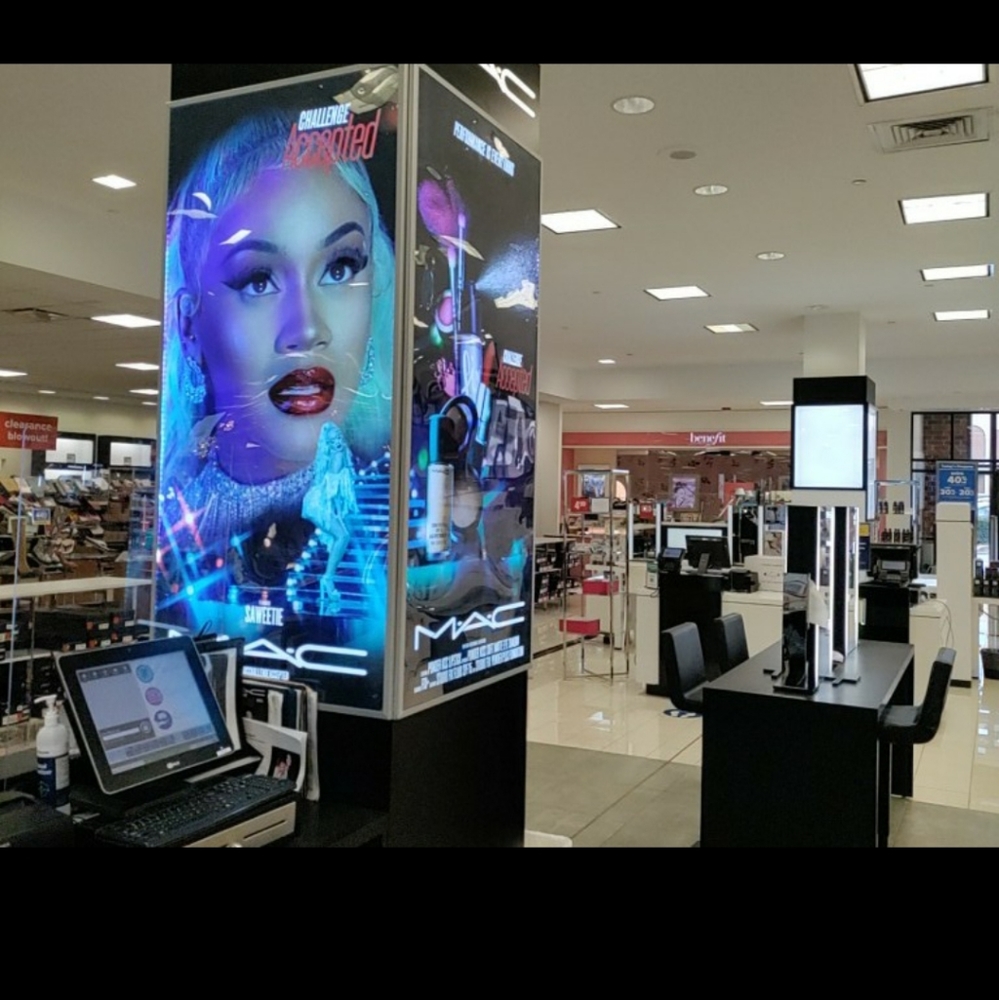 MAC COSMETICS LIGHTBOX: RAPPER SAWEETIE. USED